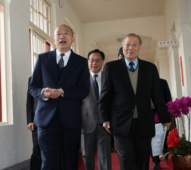 立法院长韩国瑜（前左）与秘书长周万来（前右）。（中时资料照）