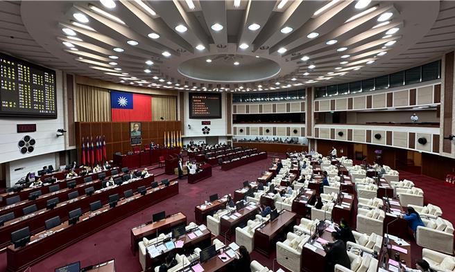 台北市议会8日下午开议，并先举行预备会议进行议员分属委员会抽籤。（丁上程摄）