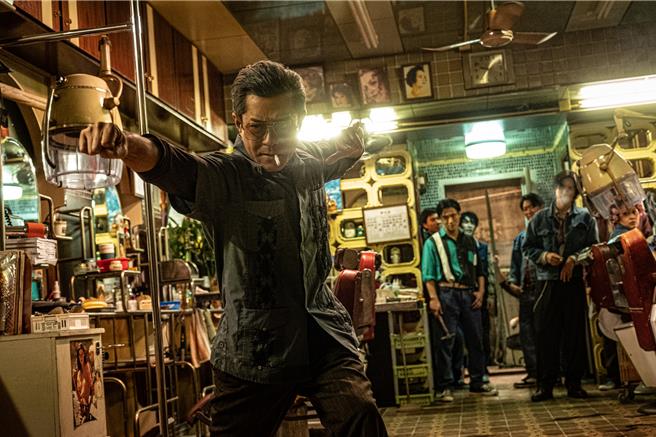 《九龙城寨之围城》在台湾票房也开红盘。（华映提供）