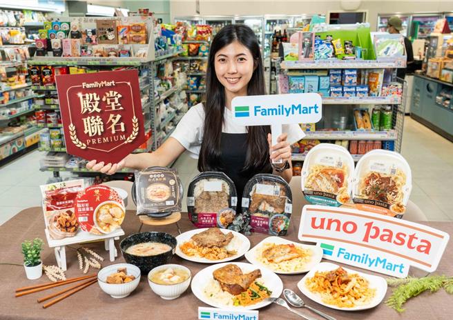 全家與米其林餐廳聯名推7款中西式新品，包括飄散濃濃家鄉味的寒舍食譜便當、山海樓台式海鮮粥等。（石智中攝）