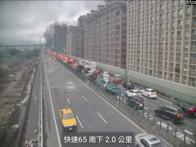 台65快速道路北上1公里处，发生火烧车意外。（翻摄国道1968监视器）