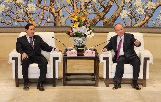 前总统马英九8日傍晚在北京会见北京市委书记尹力。（蓝孝威摄）