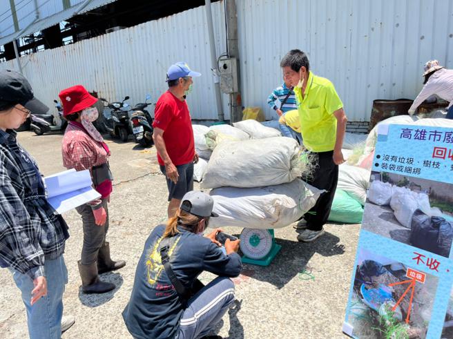 回收每达10公斤即可兑换1份100元商品礼卷，每人最多收购以400公斤为限。（图／高雄市海洋局）