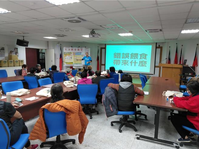 街猫TCCP及街犬TNVR在民间团体志工执行前，均由台北市动保处加强法规及实务教育训练。（台北市产发局提供／刘玮晴台北传真）