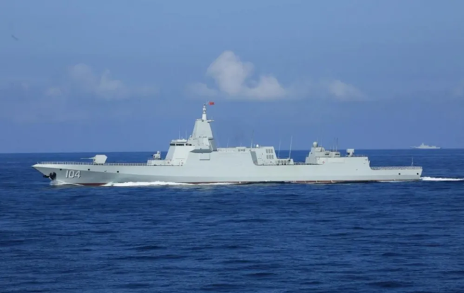 中国055舰被西方称为战力最强驱逐舰，首批8艘已服役，第2批已有2 艘下水。（图／新华社）