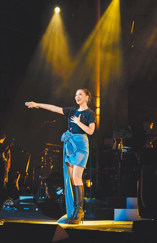 丁噹日前在广州举办演唱会。（相信音乐提供）