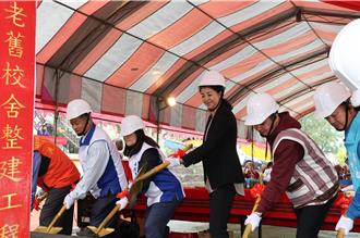 德鹿谷校舍老旧震后师生在操场上课 歷经8年波折重建