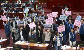 綠白黨團激烈杯葛蔣萬安上台報告 國民黨團酸：急著開會又杯葛？