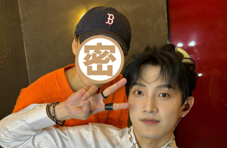 男星同居女偶像又牽手女助理「狗仔酸劈腿」他曬照回應了