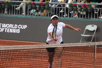 金恩盃》謝淑薇膝傷首場未上陣 到場為隊友加油