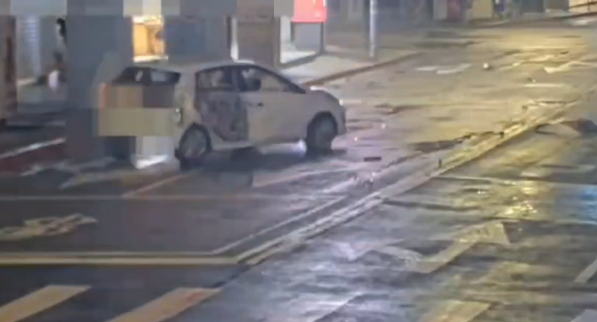 駕駛撞車後肇事逃逸，被懷疑是酒駕，警方獲報追查。（翻攝畫面）