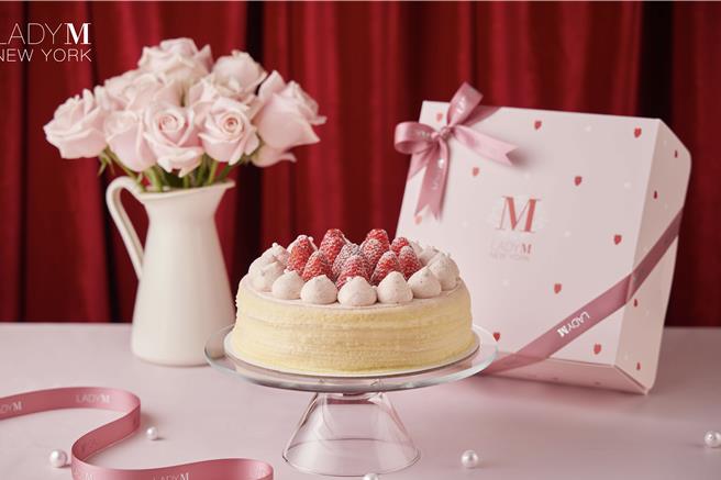 LADY M「6吋草莓生奶油千層」，1900元。（LADY M提供／朱世凱台北傳真）