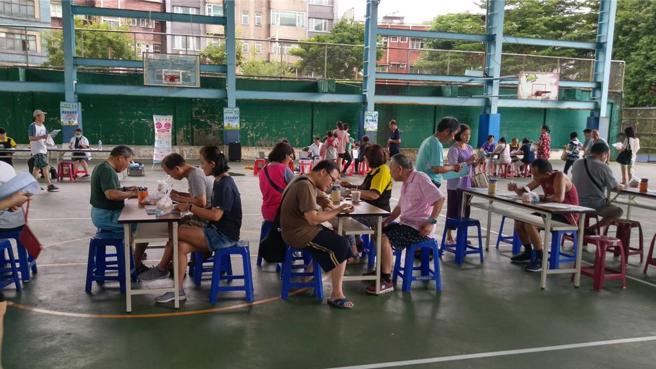 基隆市「社区阖家欢健康筛检」将于4月20日开办，凡设籍本市年满30岁以上之市民皆可免费参加，须于前14日网路预约挂号社区场次，每场次限额200名。（基隆市卫生局提供／徐佑升基隆传真）