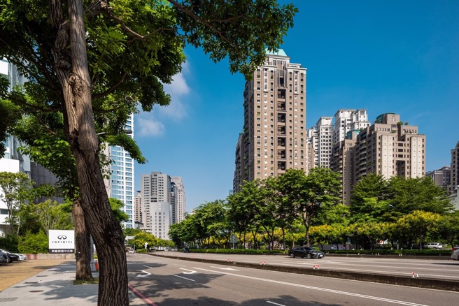 台中七期重划区，不仅是商业发展重点区域，不少精品商家也进驻于此。图为西屯区市政路。（业者提供）