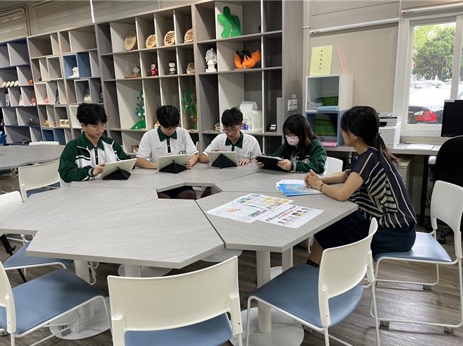 學校積極推動「悅讀君毅計畫」，巧妙結合書展、晨光序曲、閱讀護照、閱讀課提升學生閱讀動機。（校方提供／李京昇苗栗傳真）