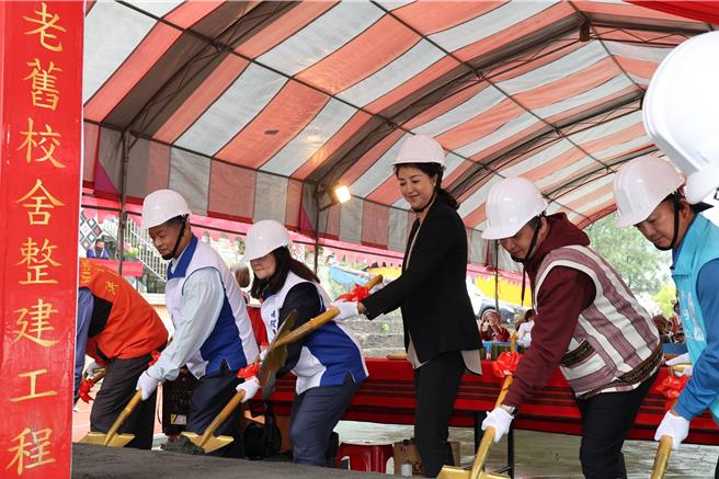 德鹿谷国小校舍老旧，部分龟裂漏水且耐震力不足，歷经8年波折，去年底发包，9日举行开工动土典礼。（南投县政府提供／杨静茹南投传真）