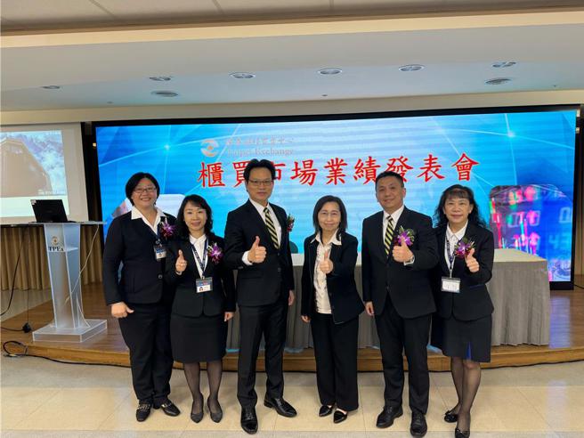 元大期货（6023）9日举办法说会，总经理许国村表示，2023年营运绩效亮眼，多样获利指标不断创高。图／黄彦宏