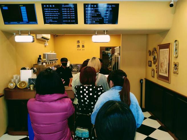 「序序茶」插旗台中人潮热络的勤美商圈展新店。图／曾丽芳