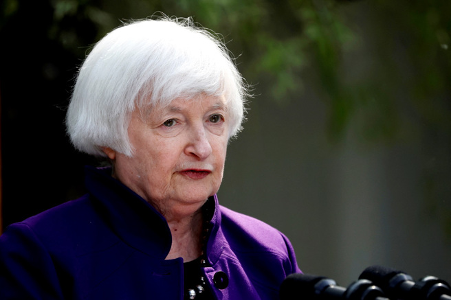 彭博专栏作家费克林（David Fickling）撰文批评叶伦正在「抛弃200年最基本经济学原理」，以阻挡中国乾净能源科技。（图／路透社）