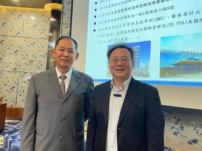 科妍董事長韓開程（左）、總經理韓台賢（右）。圖／杜蕙蓉