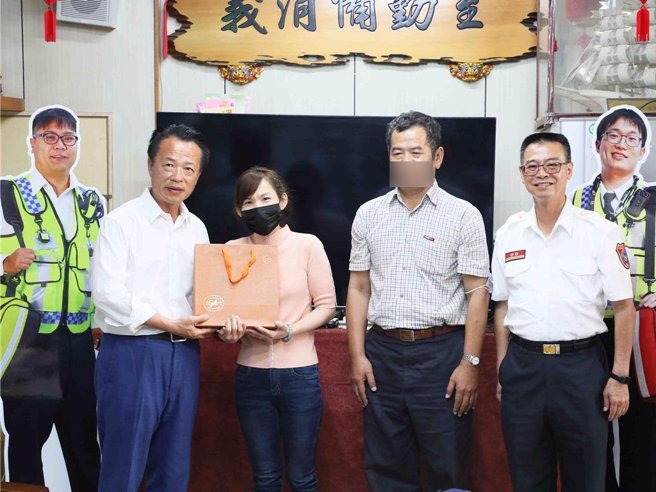 9日消防局在新港分隊舉辦「生命重生分享會」，2位經救護人員急救得以重生的民眾特別到場感謝救命恩人、大貴人。（嘉義縣政府提供／呂妍庭嘉義傳真）