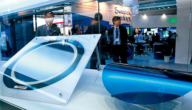 已上市的半导体企业里，外资持股超出40％的家数逾十家，每年外资拿到庞大的股利股息，相对近年国外要素所得支出占营业盈余比重超过1成，台湾经济成长果实，国人看的到，吃不到的比例愈来愈高。图／本报资料照片