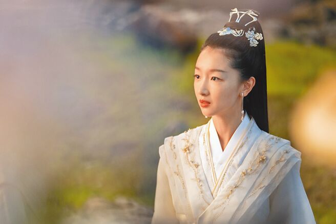 周冬雨在《千古玦尘》飘仙气。（中视提供）