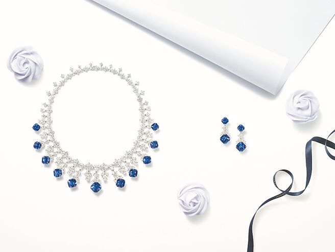 海瑞溫斯頓The Incredibles系列藍寶石珠寶套組，詮釋海洋的深邃與寧靜。（Harry Winston提供）