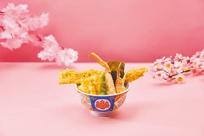金子半之助櫻花祭限定新品「松葉蟹特上天丼」，589元。（香繼光集團提供）