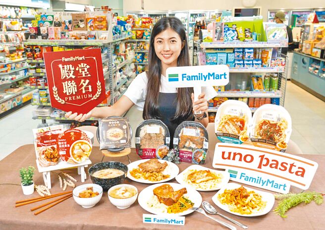 全家與米其林餐廳聯名推7款中西式新品，包括飄散濃濃家鄉味的寒舍食譜便當、山海樓台式海鮮粥等。（石智中攝）