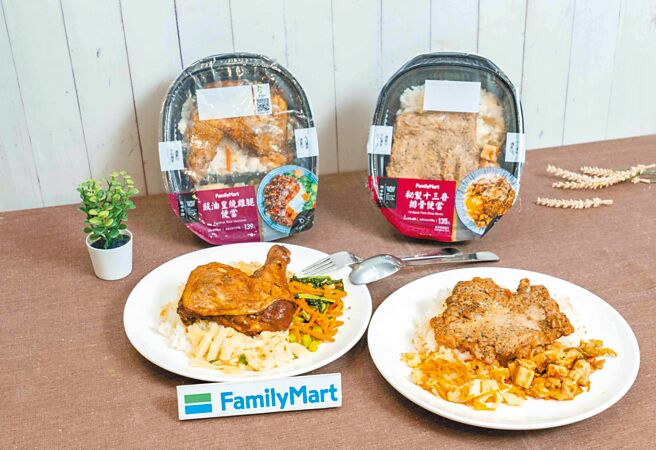 全家聯名寒舍食譜全新品項包括「秘製十三香排骨便當」及「豉油皇雞腿便當」，主打頂級中式傳統型便當，打造質感美味兼具的殿堂盛宴。（石智中攝）