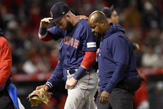 MLB》红袜守备又破洞 「故事哥」肩膀重伤球季提前报销