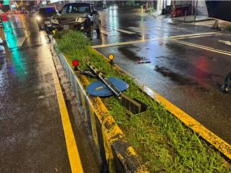 桃園轎車暴衝撞上安全島 駕駛竟棄車逃逸！警釐清原因中