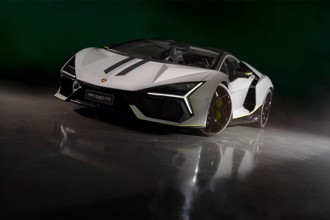 Ad Personam推出专属定制的Lamborghini Revuelto以纪念「2024蛮牛竞技场」活动