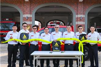 陳美枝再捐5條「大蟒蛇」串聯消防情 補足金門車禍救助器材