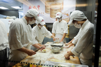 澳洲鼎泰豐「用這招」苛扣薪資4年 法院重罰8600萬元