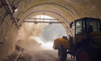 余震落石不断！中横小编曝光抢通画面：这群人害怕也只能短暂停留