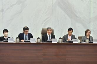 陳揆促老人福利法修正 籲協調研議開辦高齡保險商品