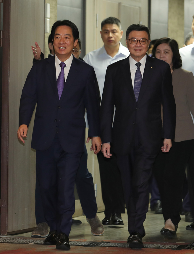 准总统赖清德（左）10日宣布，520上任后由卓荣泰（右）担纲行政院长。（黄世麒摄）