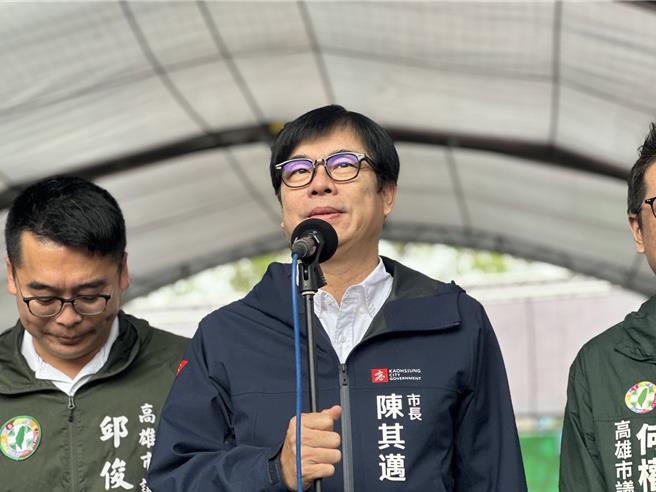 高雄市長陳其邁接受媒體聯訪表示，恭喜卓院長跟鄭麗君副院長，以及龔明鑫秘書長3位，3位具有這個沉穩、堅韌、專業3項的特質，且也相信他們既接地氣也專業。（楊舒婷攝）