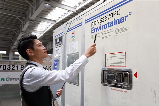 长荣航空及长荣航勤再次荣获国际医药冷链运输认证。（长荣提供）