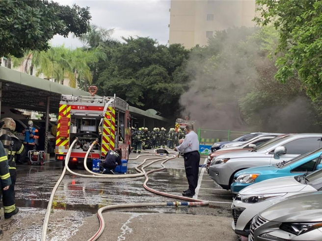 陽明醫院火警。（翻攝畫面）