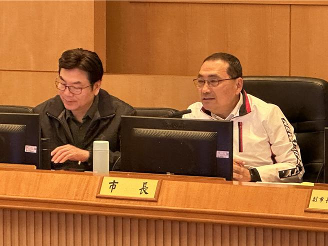 新北市长侯友宜10日主持市政会议。（高钧麟摄）