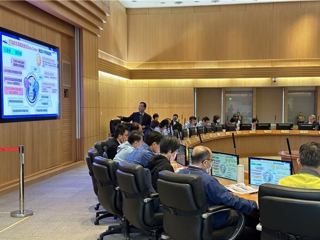 消防局长李清安10日以「普拉斯 宜居新北城」为题做专案报告。（高钧麟摄）