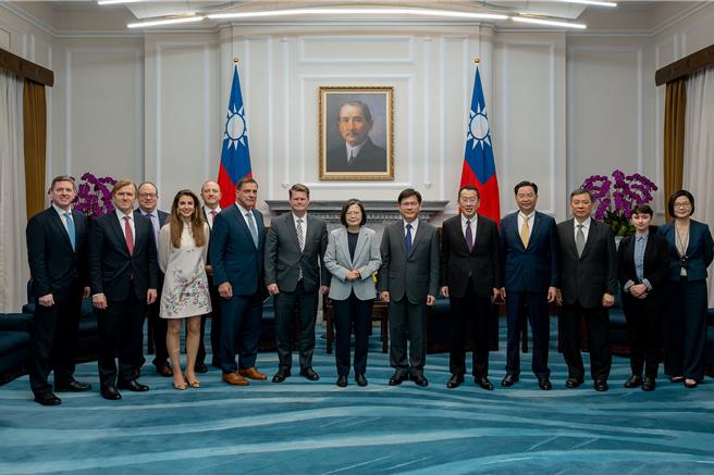  蔡英文总统接见美国智库「2049计画研究所」访问团。(总统府提供)