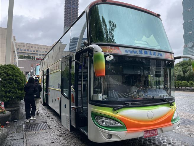 公路局宣布，延長大客車駕駛徵才補助至明年2月28日。（蔡亞樺攝）