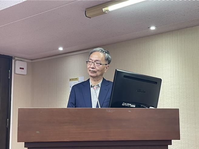 食安连环爆，卫福部长薛瑞元今天为此道歉。（郑郁蓁摄）