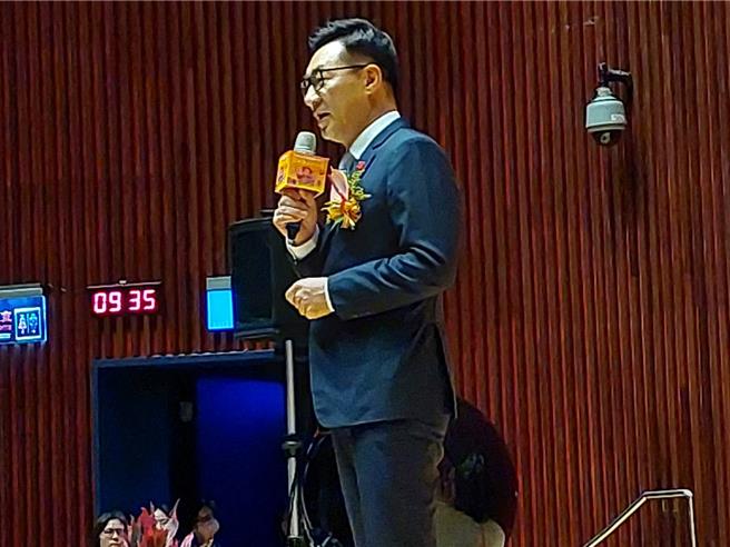 針對準總統賴清德公布第一波新內閣名單，立法院副院長江啟臣呼籲應尊重民意。（林欣儀攝）