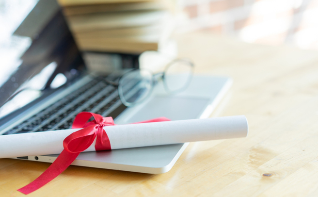 网友指出，如果是为了高薪找更好的工作，那学歷四大四中硕士跟私立就是有差，像工作机会、薪资、人脉等。（示意图：shutterstock/达志）