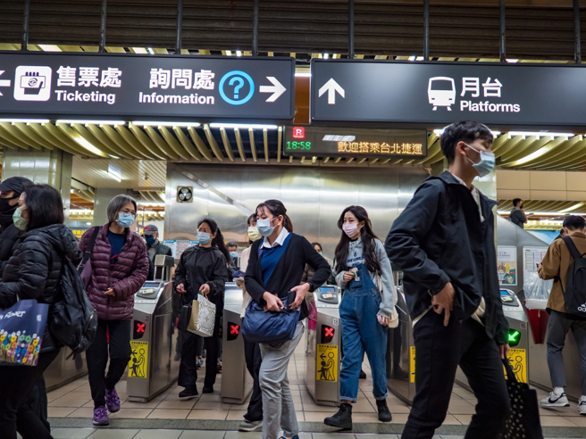 搭捷運突然想到1諧音梗，引起網友討論。（示意圖：shutterstock／達志）